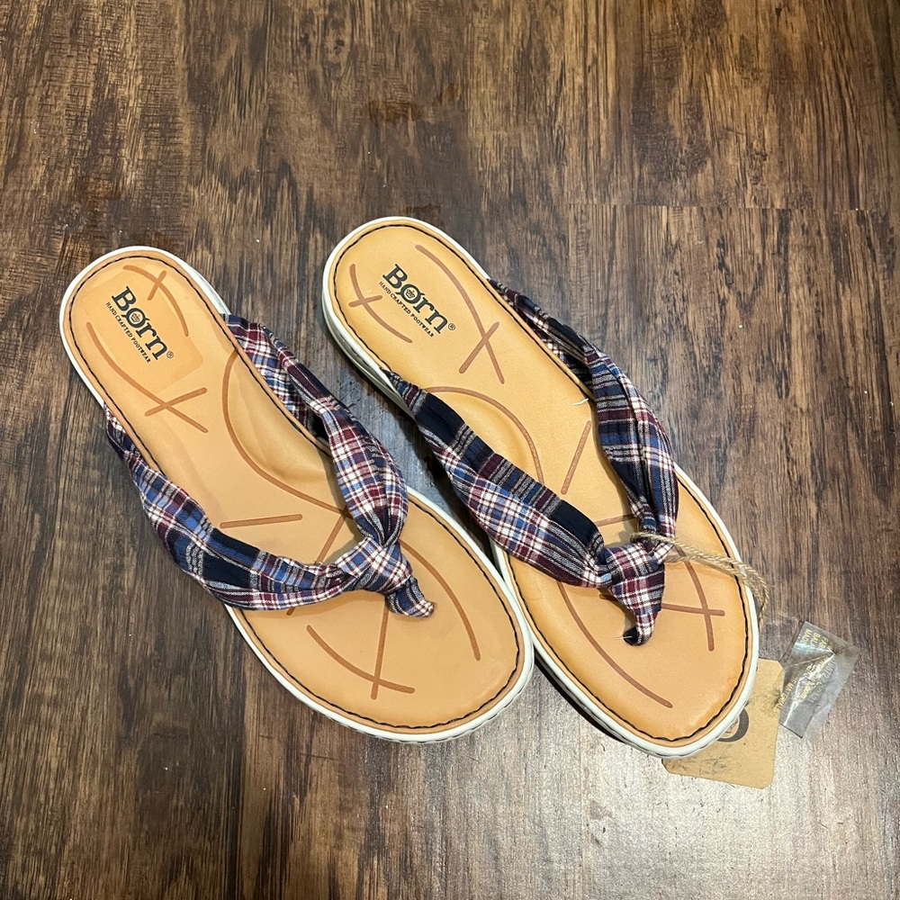 Womens Born Tide Plaid Sandals size 9 Blue and Red NWT slide on thong toe